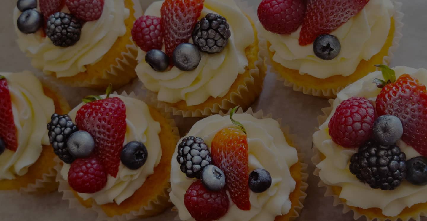 vanilla-cupcake-with-fresh-berries